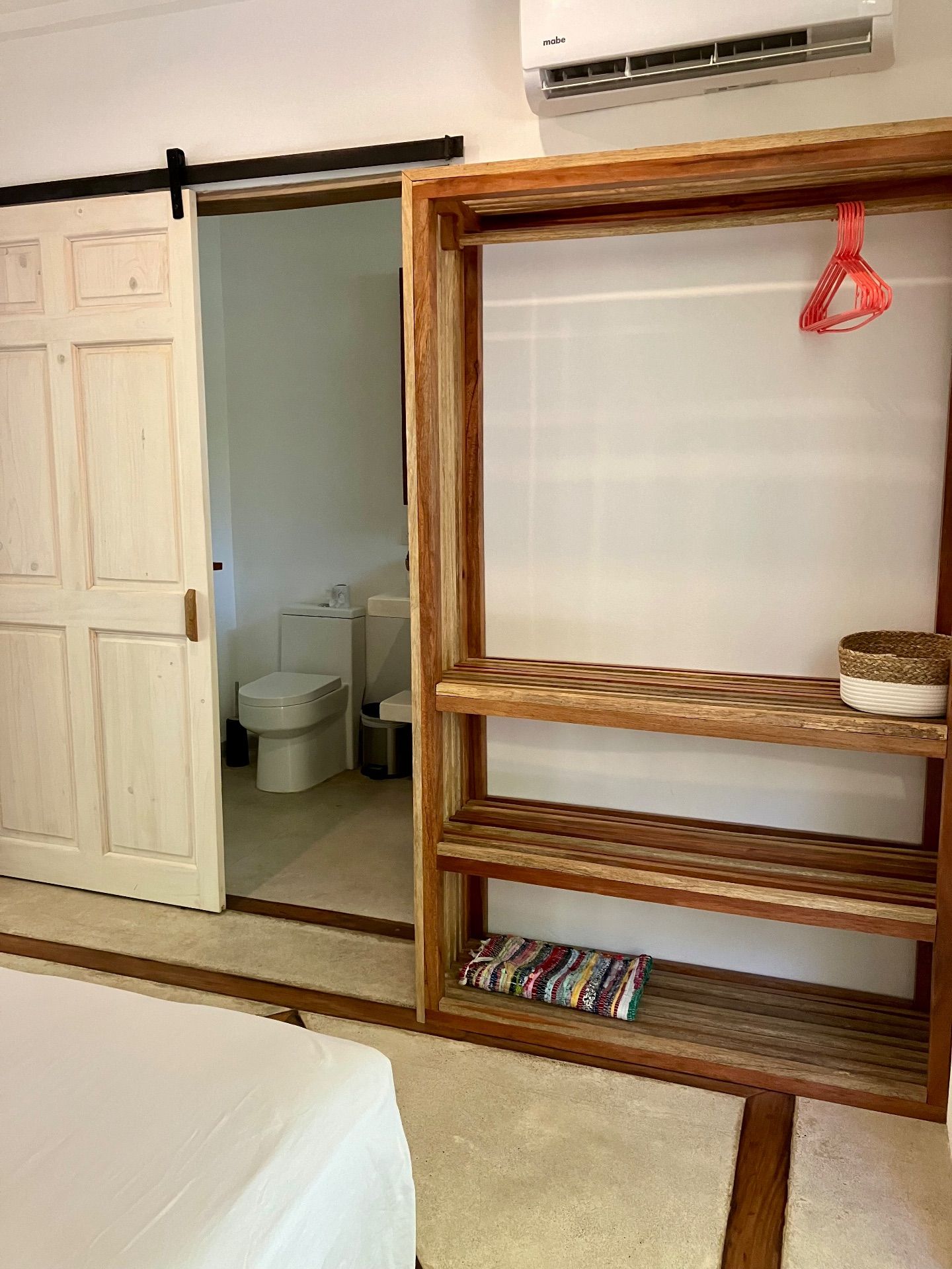 1 bedroom - central yet away from noise! photo 2
