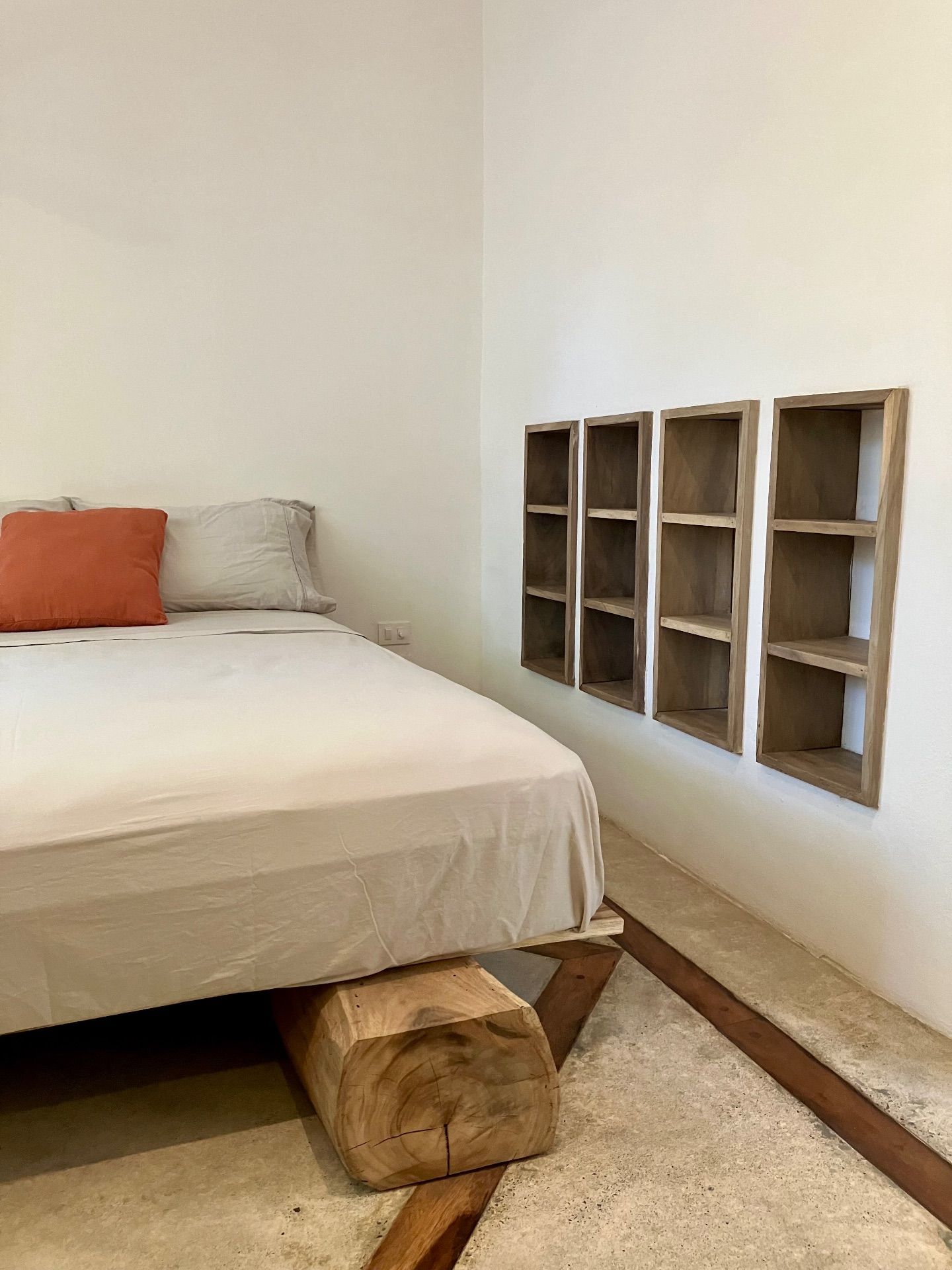 1 bedroom - central yet away from noise! photo 3