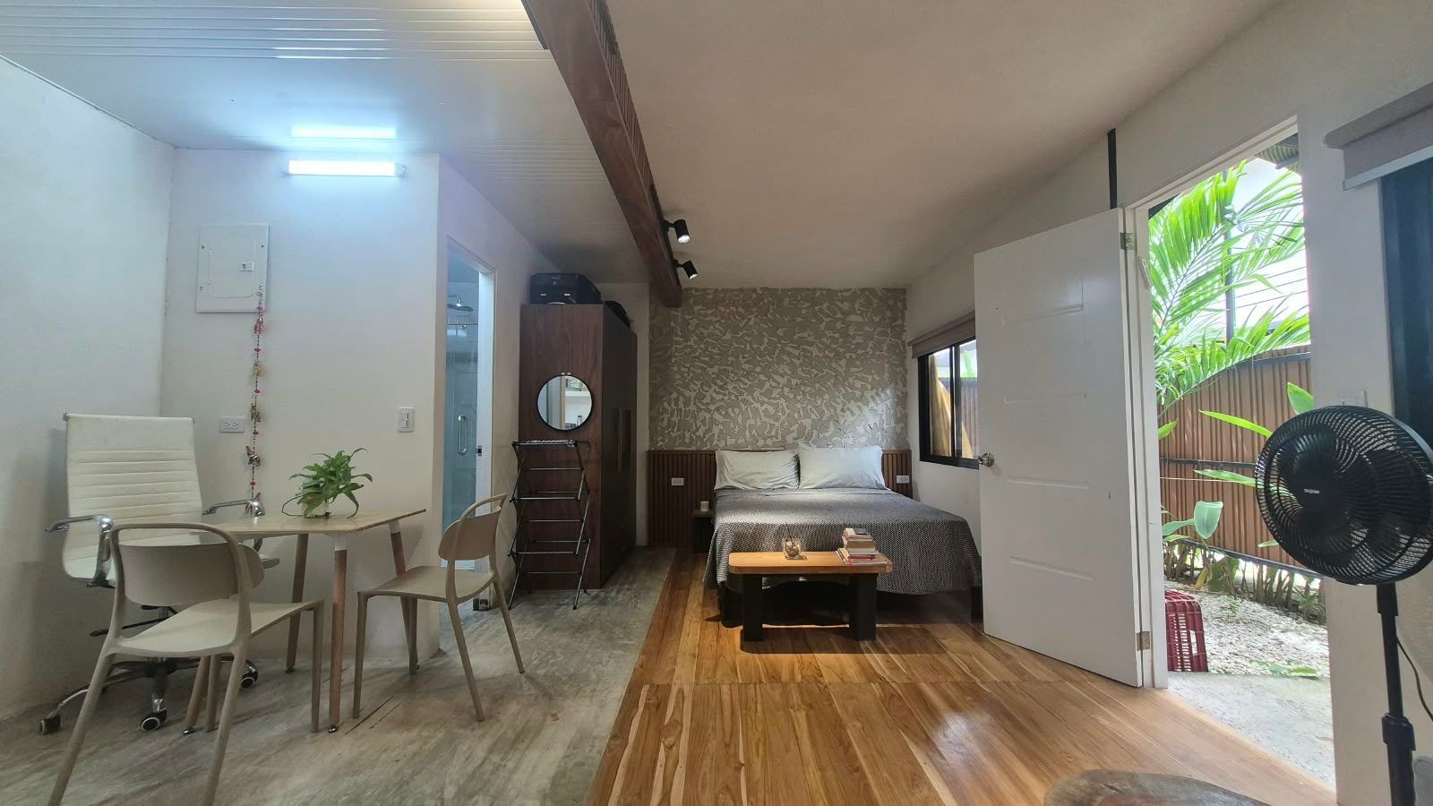 Studio with A/C on Calle Fuego Lodge, 50 m from the Main Road photo 4