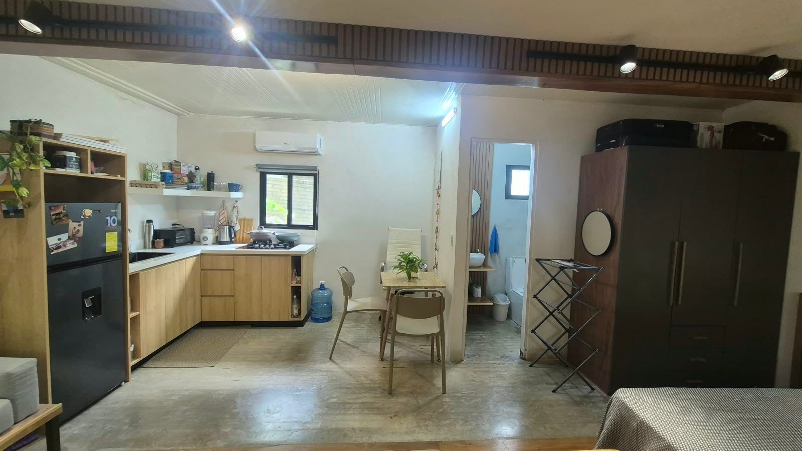 Studio with A/C on Calle Fuego Lodge, 50 m from the Main Road photo 2